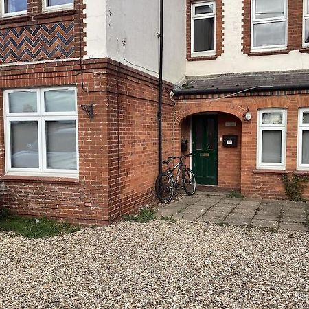 Two Bedroom, Off-Road Parking Ludgershall  외부 사진