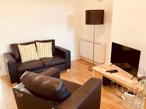 Two Bedroom, Off-Road Parking Ludgershall  외부 사진